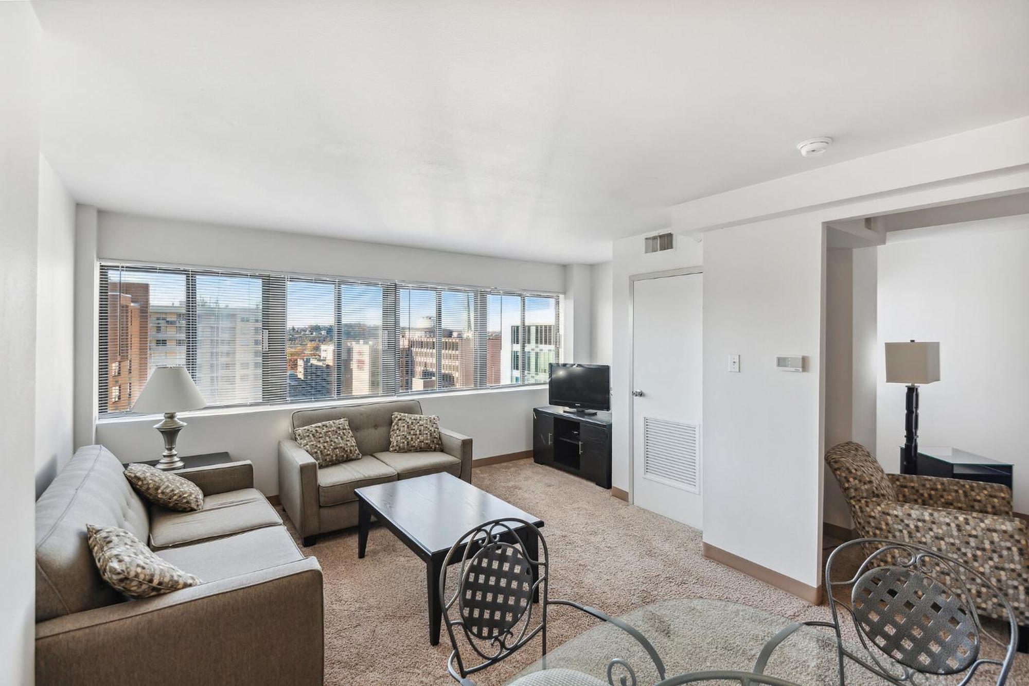 Pp 1114 Beautiful Professional 1br Apt, Pool